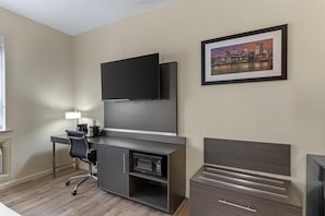 Quarto standard, 1 cama King, acessível, para não fumantes | Cofres nos quartos, individualmente decorados