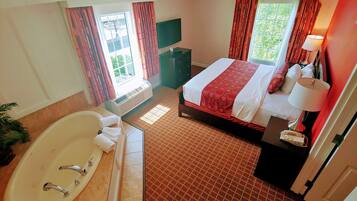 Suite, 1 King Bed with Sofa bed | Courtyard view