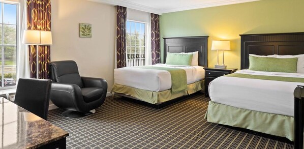 Habitación doble superior, 2 camas matrimoniales | Caja de seguridad en la habitación y escritorio 