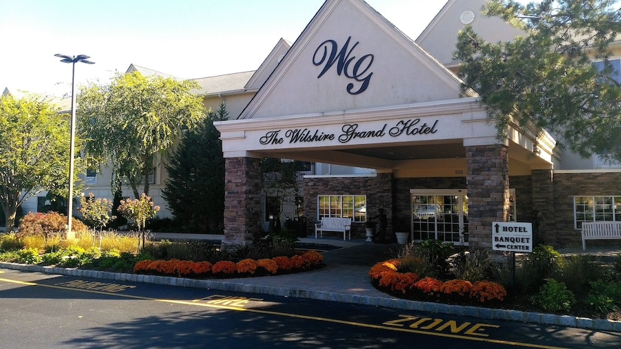 The Wilshire Grand Hotel