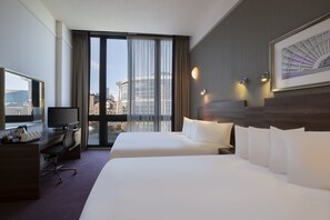 Kamar Twin Superior | Brankas, meja kerja, tirai kedap cahaya, dan setrika/meja setrika