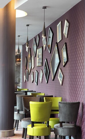 Breakfast, lunch and dinner served - Leonardo Hotel Leeds  (Leeds)