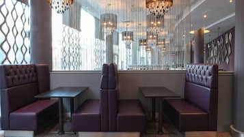 Bar (trong khuôn viên)