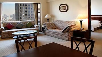 Suite Deluxe | Ropa de cama de alta calidad, minibar, caja fuerte y escritorio