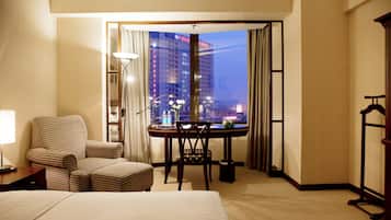 1 bedroom, premium bedding, minibar, in-room safe