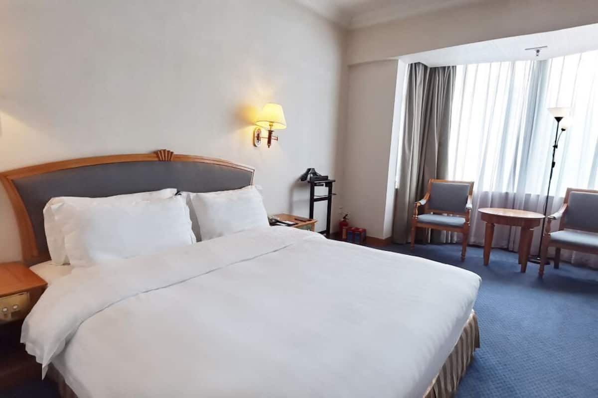 Premium bedding, minibar, in-room safe, desk