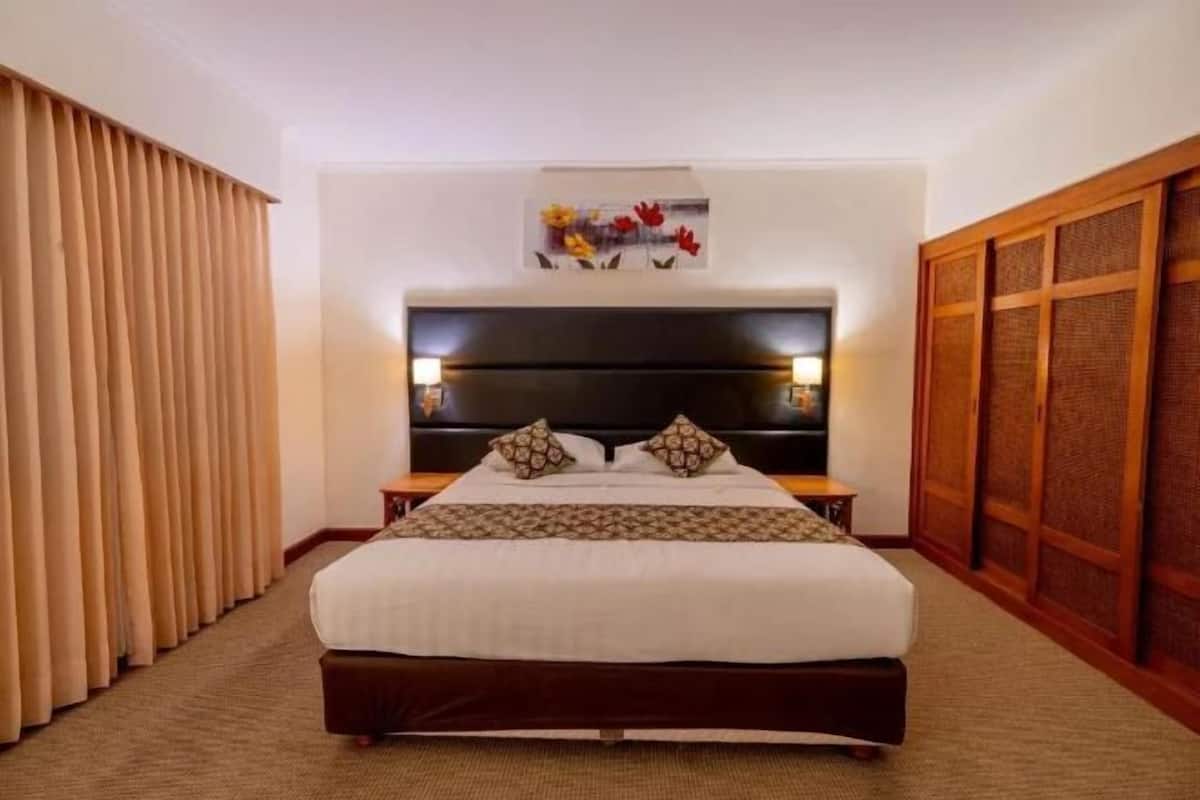 Blackout curtains, iron/ironing board, free WiFi, bed sheets