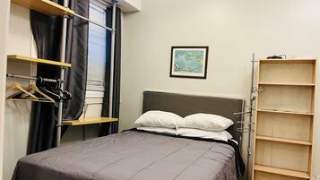 Deluxe Suite, 1 Queen Bed, Kitchenette | Egyptian cotton sheets, Tempur-Pedic beds, in-room safe