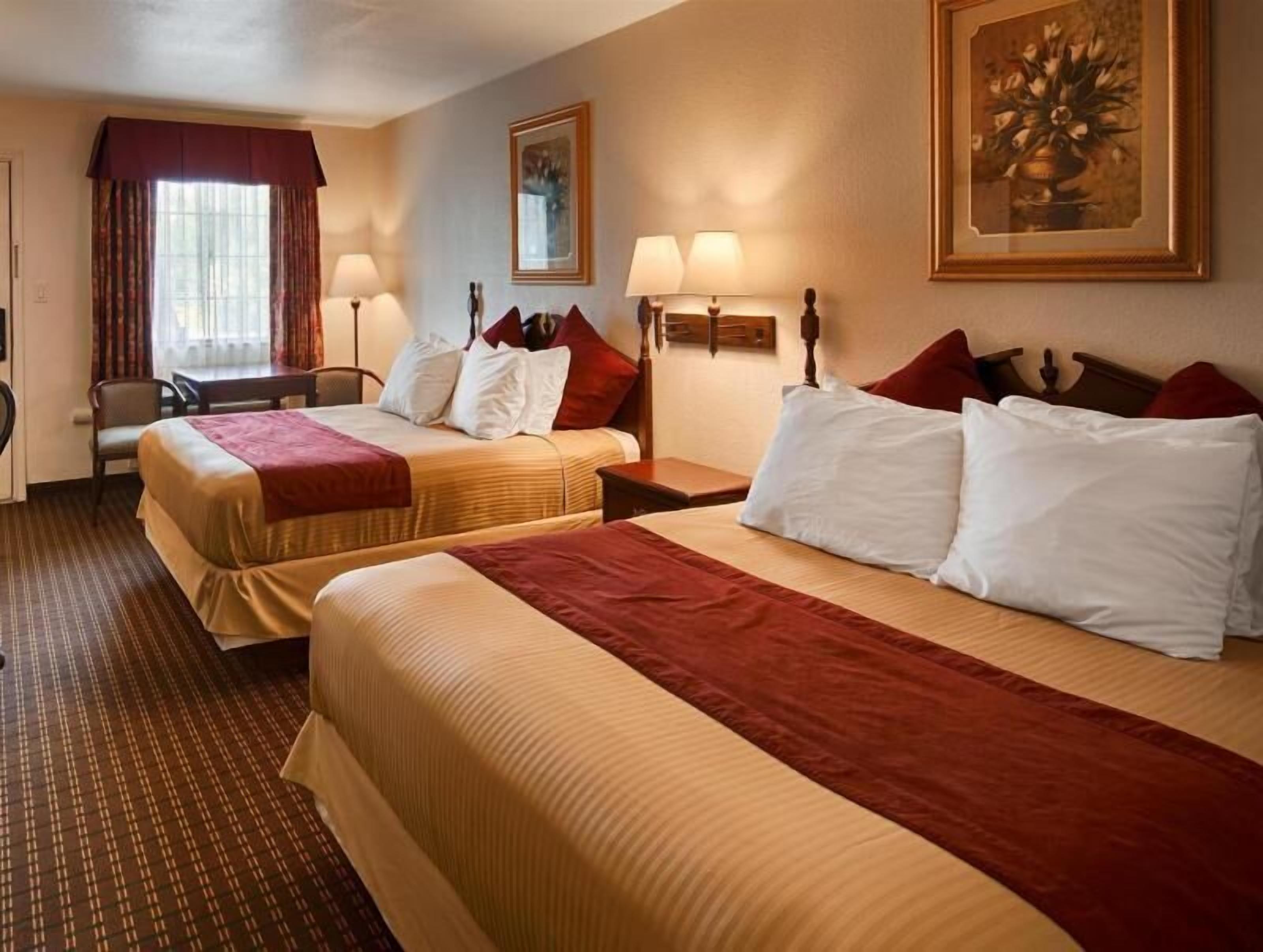 In-room safe, desk, laptop workspace, iron/ironing board