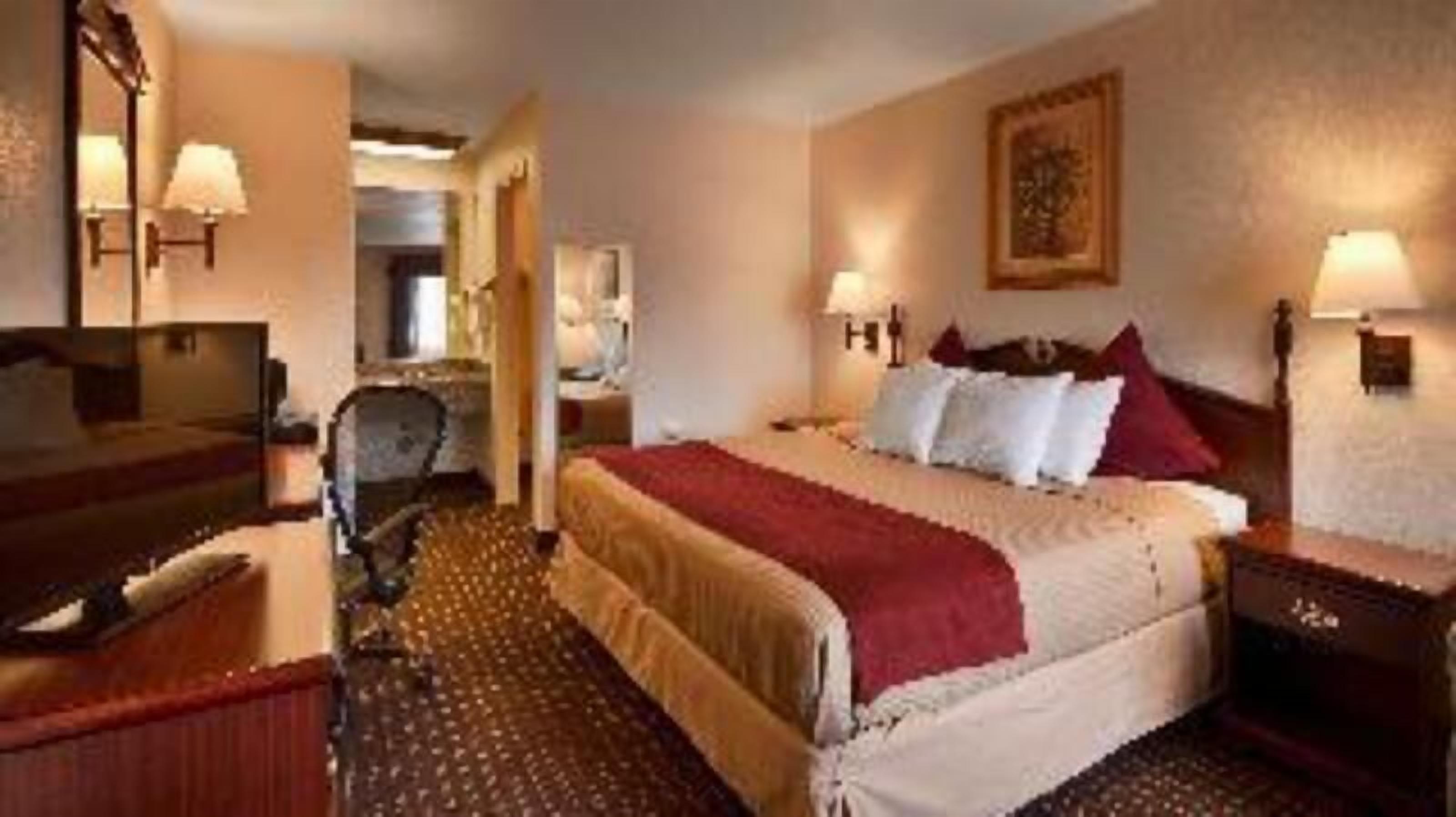In-room safe, desk, laptop workspace, iron/ironing board