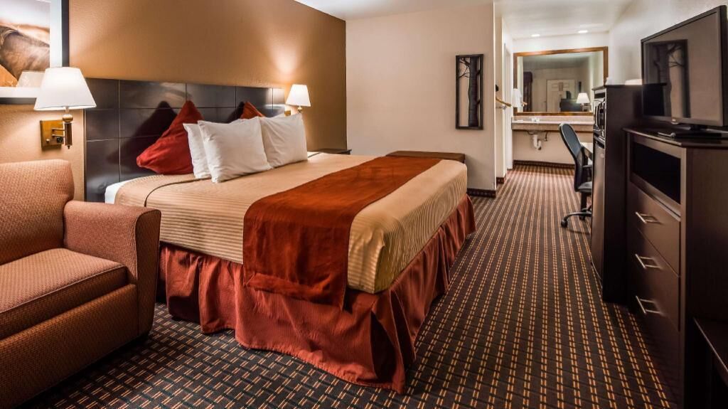 In-room safe, desk, laptop workspace, iron/ironing board