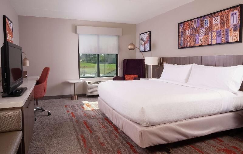 Down comforters, in-room safe, desk, laptop workspace