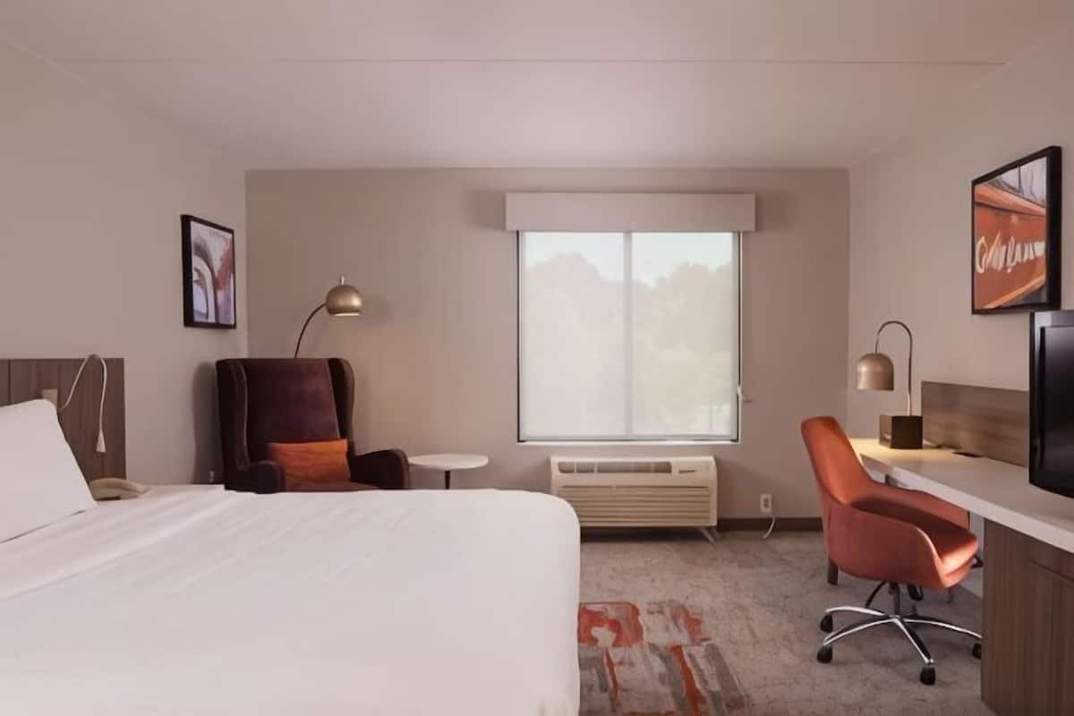 1 bedroom, down duvets, in-room safe, desk