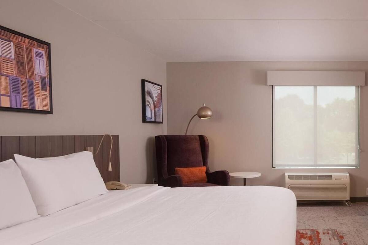 Down duvets, in-room safe, desk, laptop workspace
