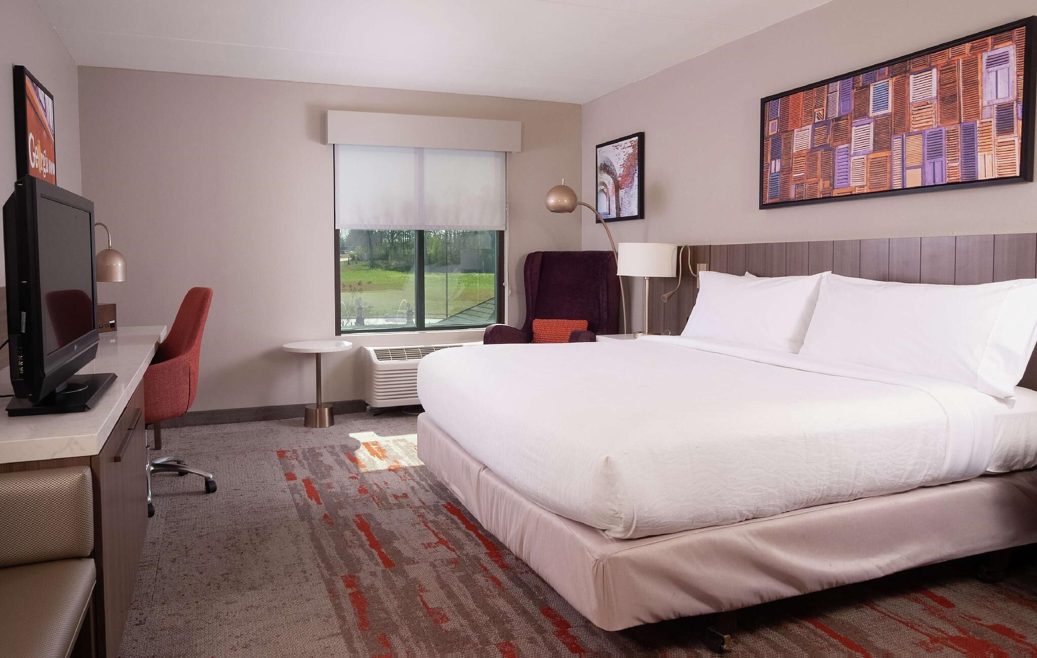 Down comforters, in-room safe, desk, laptop workspace