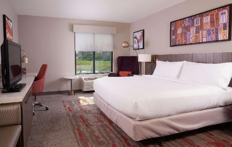 Down comforters, in-room safe, desk, laptop workspace