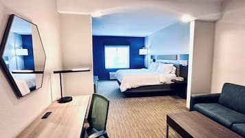 Habitación estándar, 1 cama King size (Leisure) | Escritorio, espacio para trabajar con laptop y cortinas blackout
