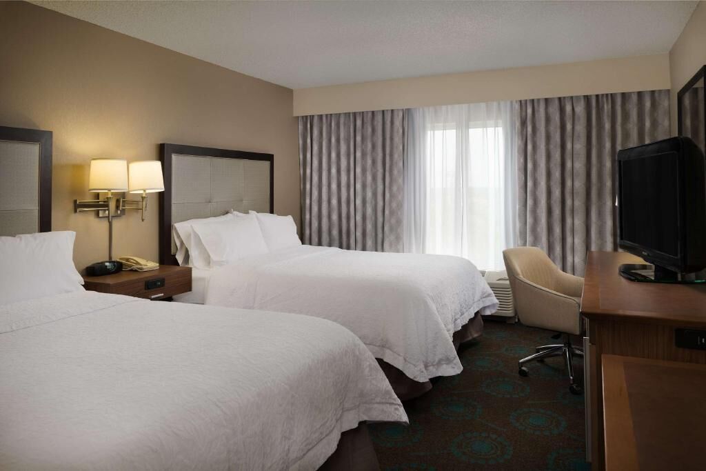 Premium bedding, in-room safe, desk, laptop workspace