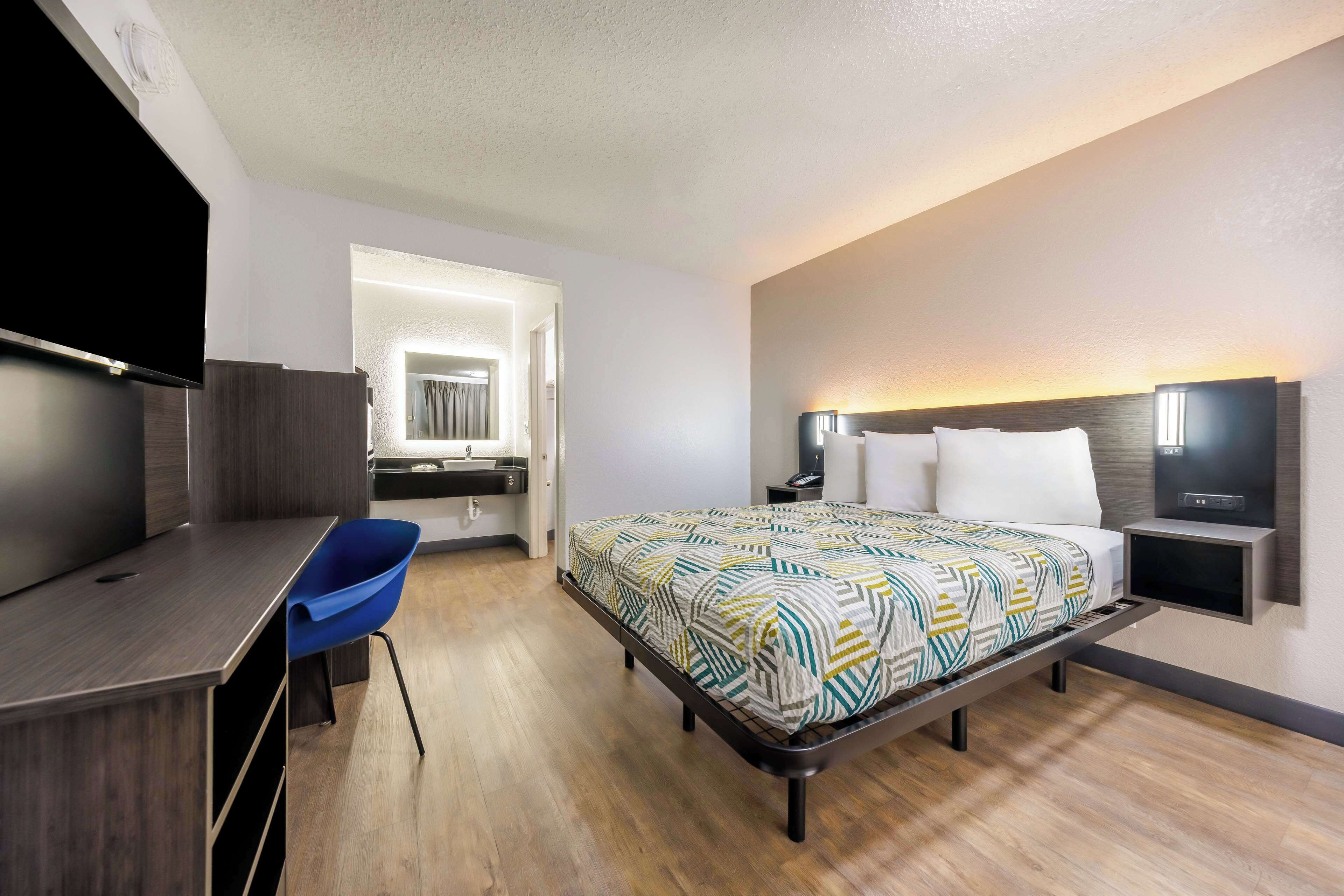 Desk, laptop workspace, free WiFi, bed sheets