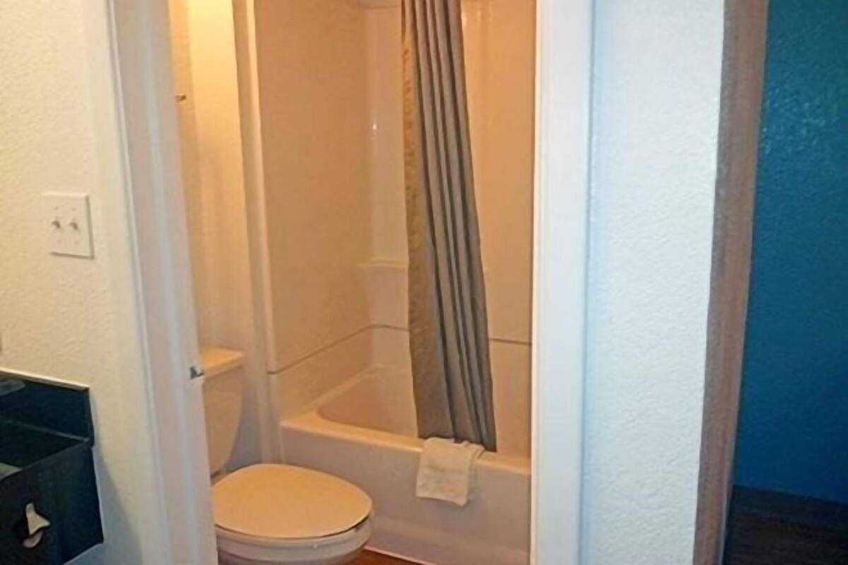 Shower, towels