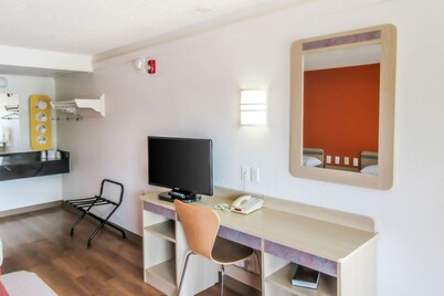 罗德威酒店阿尔图纳果园广场