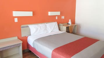 Bureau, espace de travail pour ordinateur portable, rideaux occultants