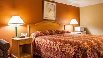 Room, 1 King Bed, Accessible, Non Smoking | Una scrivania, ferro/asse da stiro, Wi-Fi gratuito, lenzuola