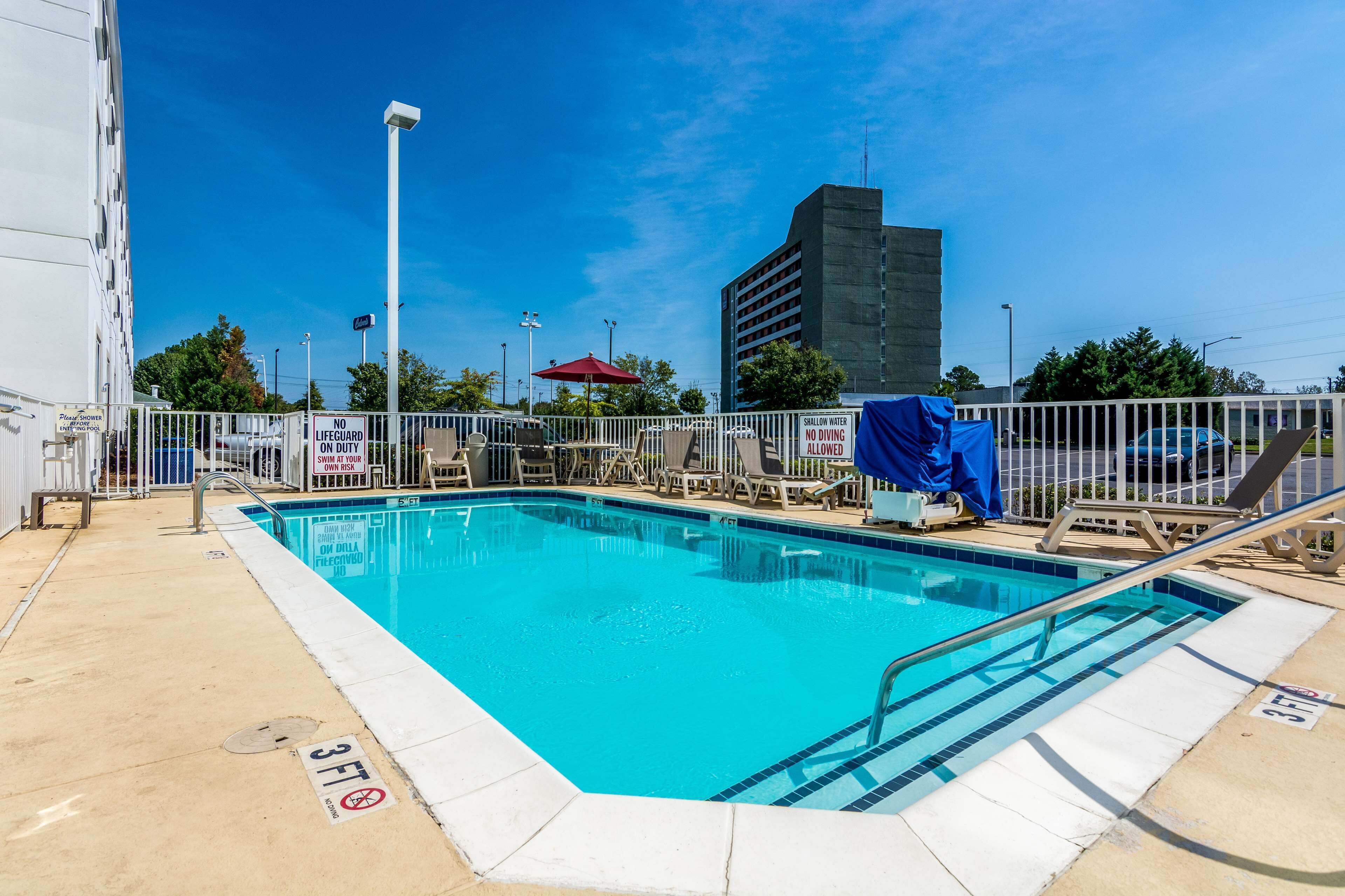 حمام سباحة خارجي