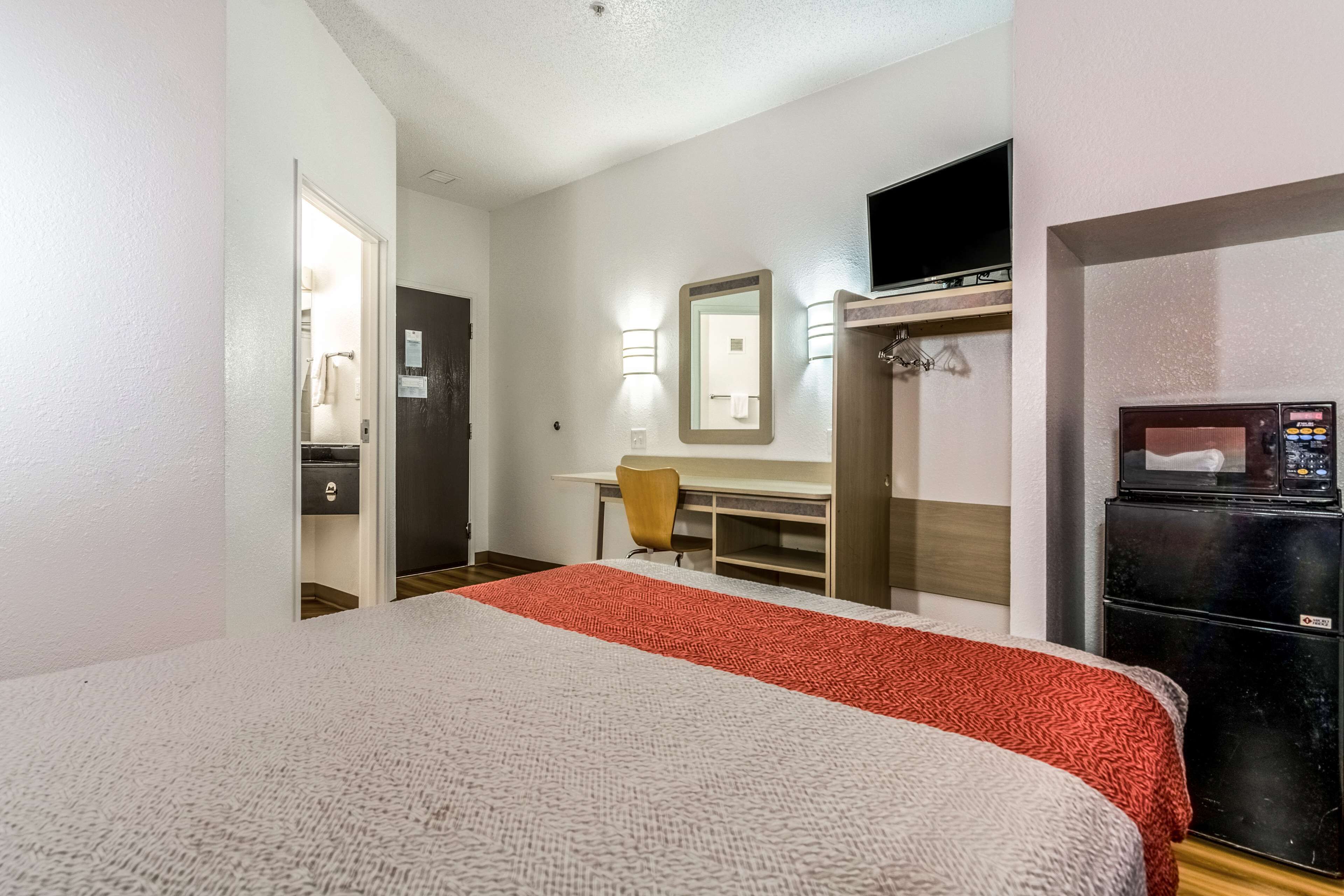 Desk, laptop workspace, free WiFi, bed sheets