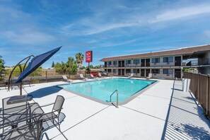 Seasonal outdoor pool, open 9:00 AM to 9:00 PM, sun loungers - Econo Lodge Stockton near I-5 Fairgrounds (Stockton)