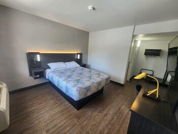 Free WiFi, bed sheets, wheelchair access at Motel 6 Venice, FL