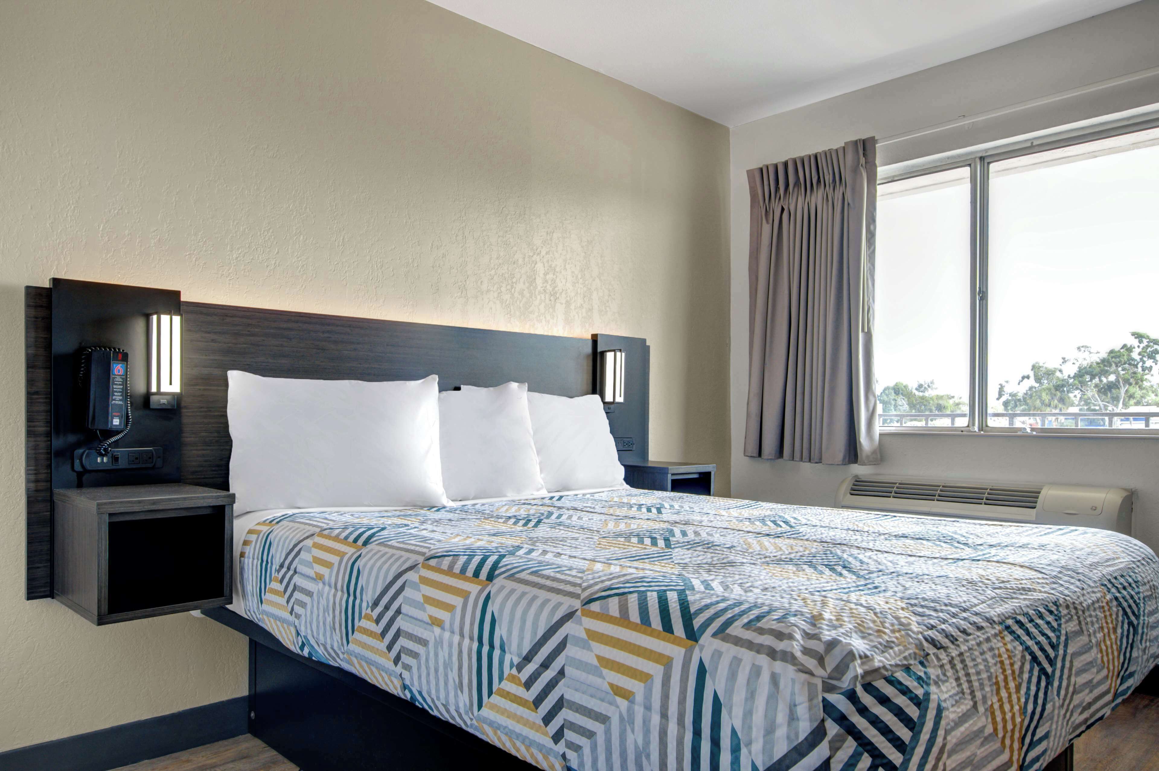 免费 WiFi、床单