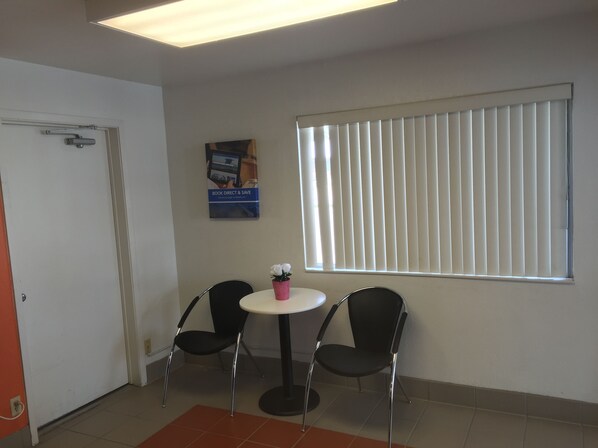 Lobby - Motel 6 Ely, NV (Ely)