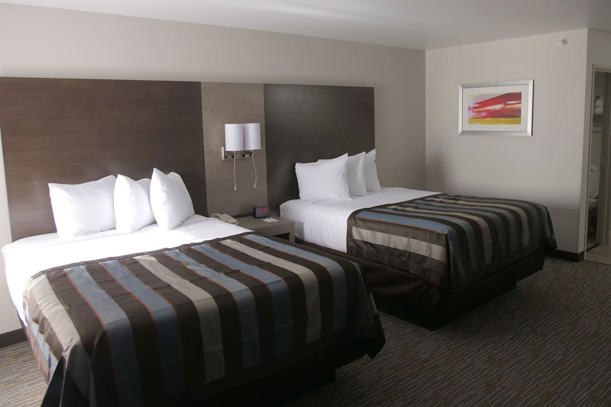 1 bedroom, hypo-allergenic bedding, pillow-top beds, desk