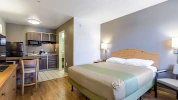 Cuna de viaje, wifi, ropa de cama y despertador