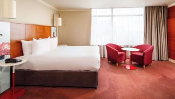 Classic dubbelrum - 1 dubbelsäng | 1 sovrum, värdeförvaringsskåp på rummet och skrivbord