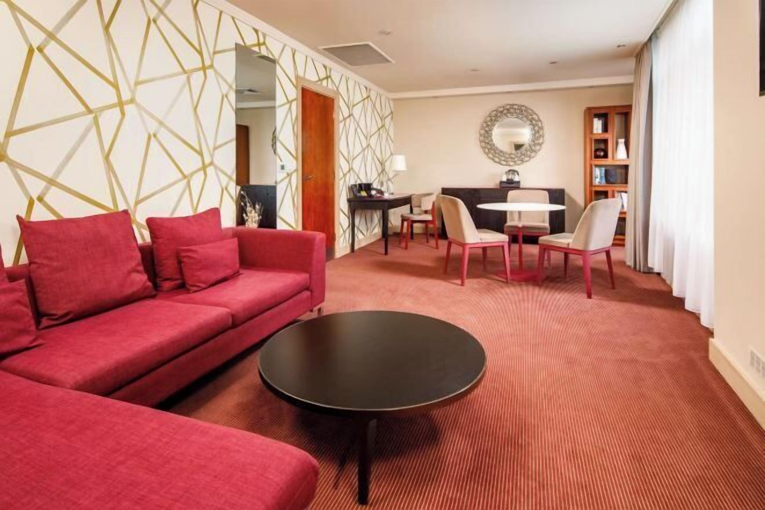 Living area | 30-inch flat-screen TV with satellite channels, TV