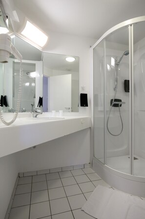 Double Room, Accessible | Bathroom | Shower, hair dryer, towels - Corsendonk De Linde (Retie)