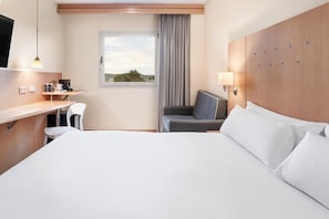 Down comforters, desk, soundproofing, iron/ironing board - B&B Hotel Madrid Arganda (Arganda del Rey)