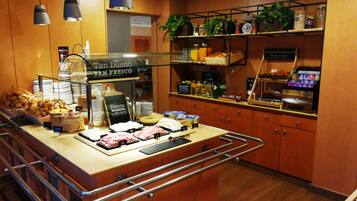 Daily buffet breakfast (EUR 7.95 per person)