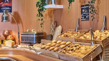 Daily buffet breakfast (EUR 13.9 per person)