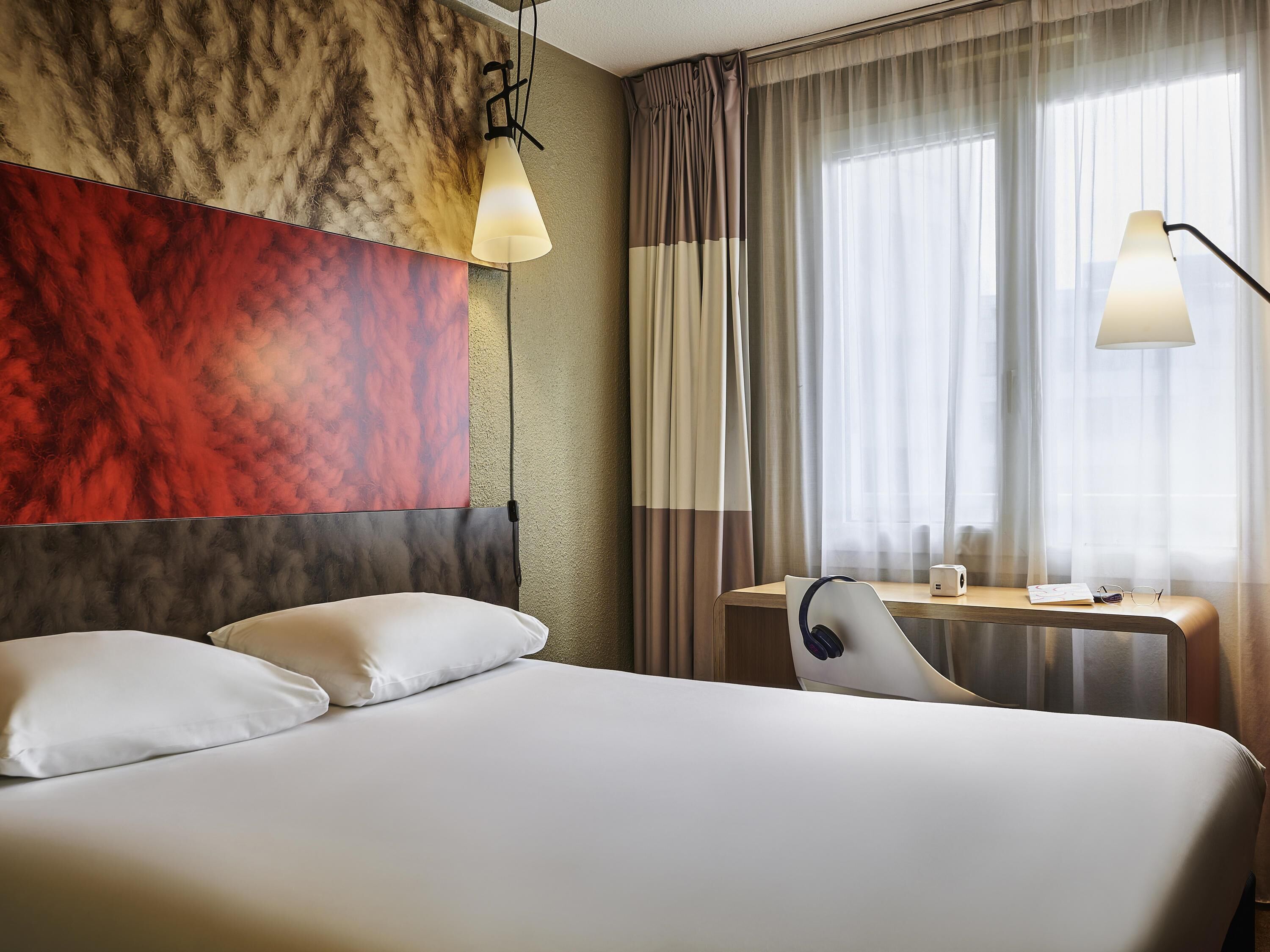 Phòng Tiêu chuẩn, 1 giường đôi | Bộ đồ giường cao cấp, bàn, màn/rèm cản sáng, phòng cách âm 