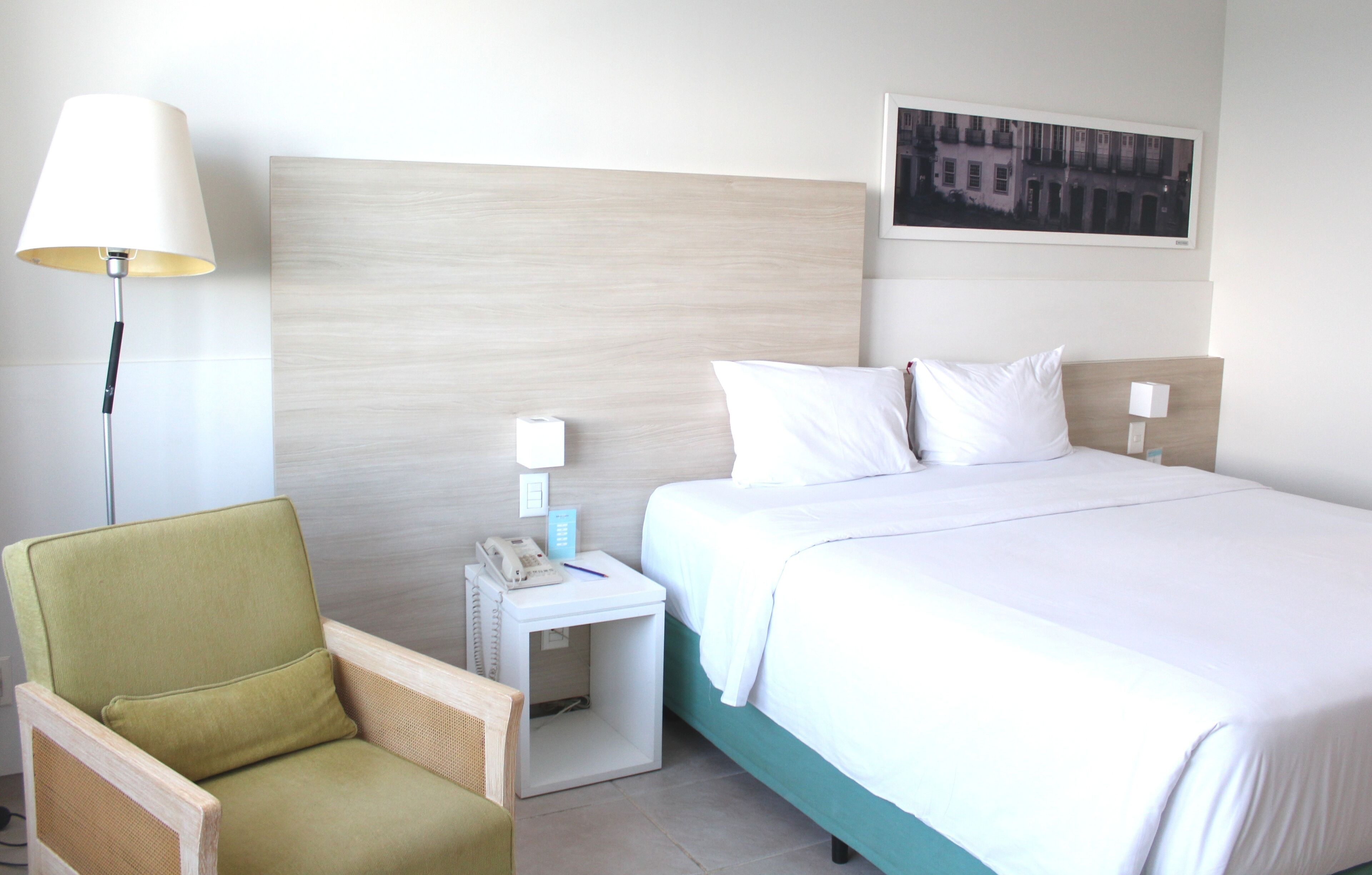 standard room, 1 double bed | minibar, in-room safe, desk, blackout curtains