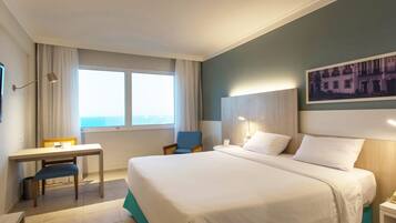 Quarto standard, 1 cama de casal | Frigobar, cofres nos quartos, escrivaninha, cortinas blackout