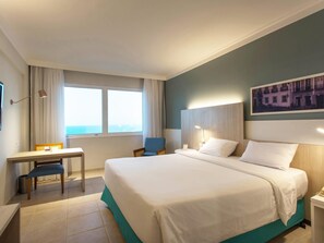 Habitación estándar, 1 cama doble | Minibar, caja fuerte, escritorio y cortinas opacas