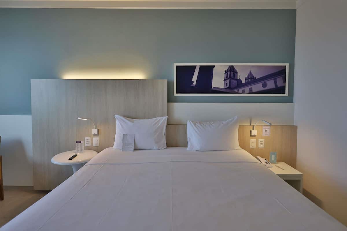 标准房, 1 张双人床, 无障碍 (Accessible) | 迷你吧、客房内保险箱、办公桌、遮光窗帘