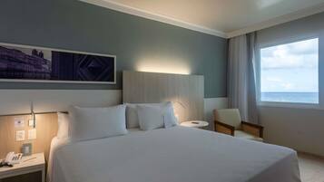 Quarto superior, 1 cama de casal | Frigobar, cofres nos quartos, escrivaninha, cortinas blackout