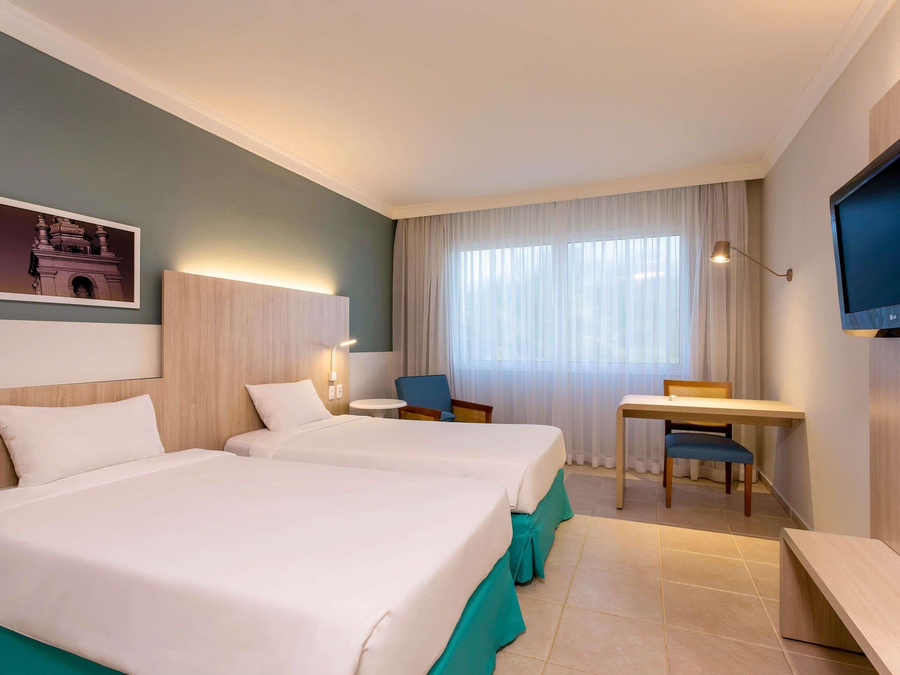 Superior-rum - 2 enkelsängar | Minibar, värdeförvaringsskåp på rummet och skrivbord