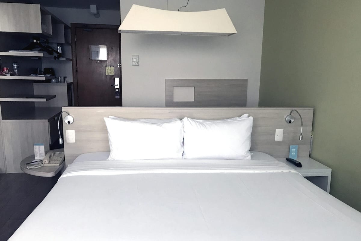 Privilege, Quarto, 1 cama de casal | Frigobar, cofres nos quartos, escrivaninha, cortinas blackout