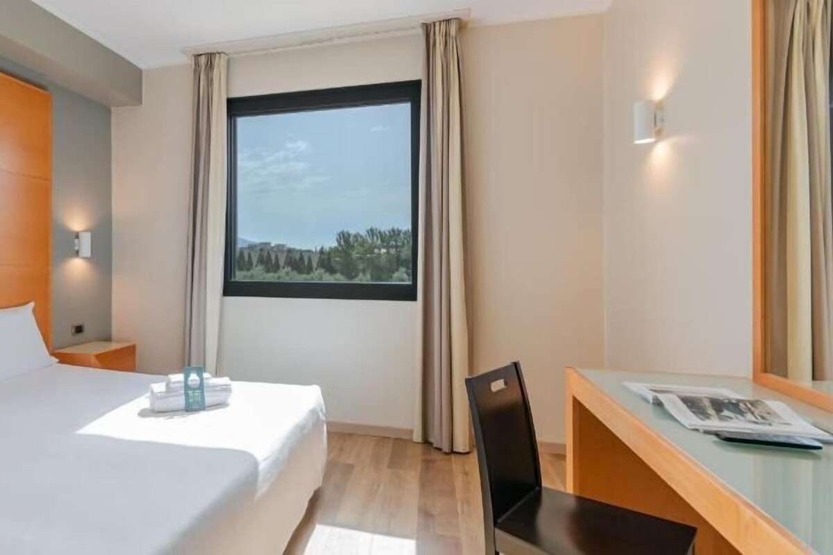 Caja de seguridad en la habitación y escritorio 